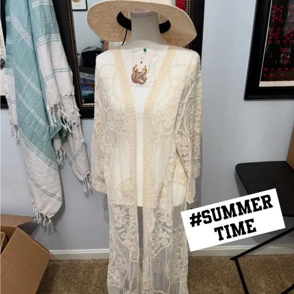 Beach Outfit Bundle: Elegant Cream Lace Kimono, with Hat and Earrings - Picture 2 of 2